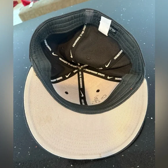 Nike Red and Black Cincinnati Reds Hat - Picture 4 of 5